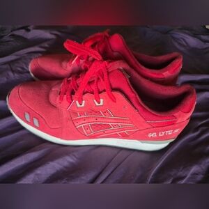 ASICS Gel Lyte III Red Suede Split Tongue Sneakers
Men’s Size 11.5
